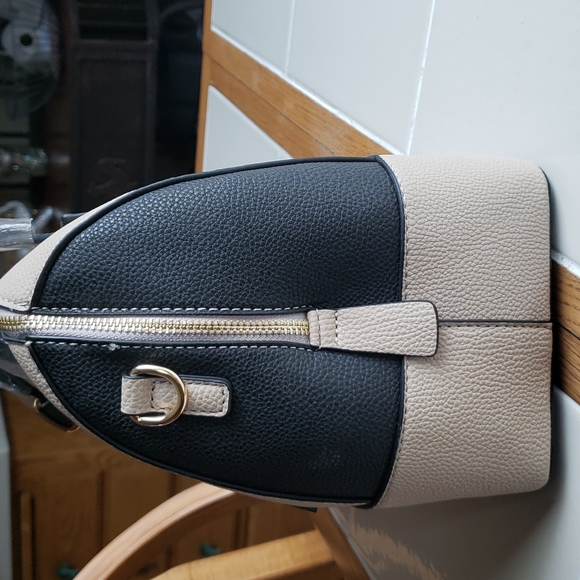 New Adrienne Vista dinner color block Barrel Bag - Picture 2 of 4